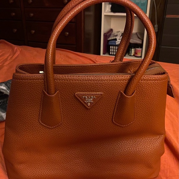 Prada bag - Picture 3 of 5